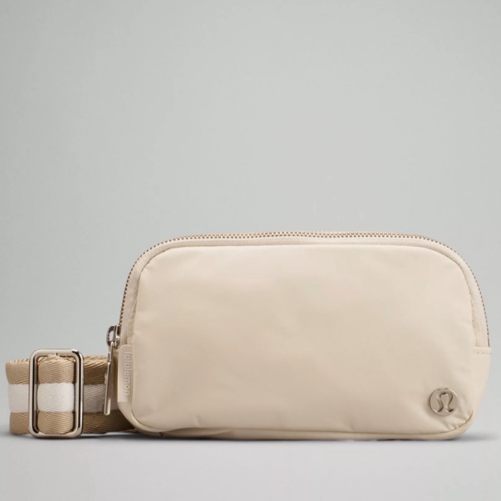 Lululemon Everywhere Crossbody Bag